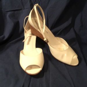 Open toe vintage style wedge